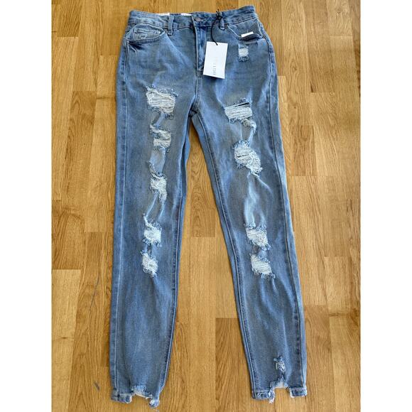NWT Tinseltown Hi-Rise The Mom Jean Juniors’ Size 9/29 Light Wash Blue - Picture 1 of 6